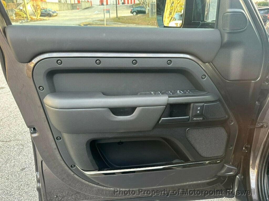 Used 2025 Land Rover Defender 110 OCTA image 16