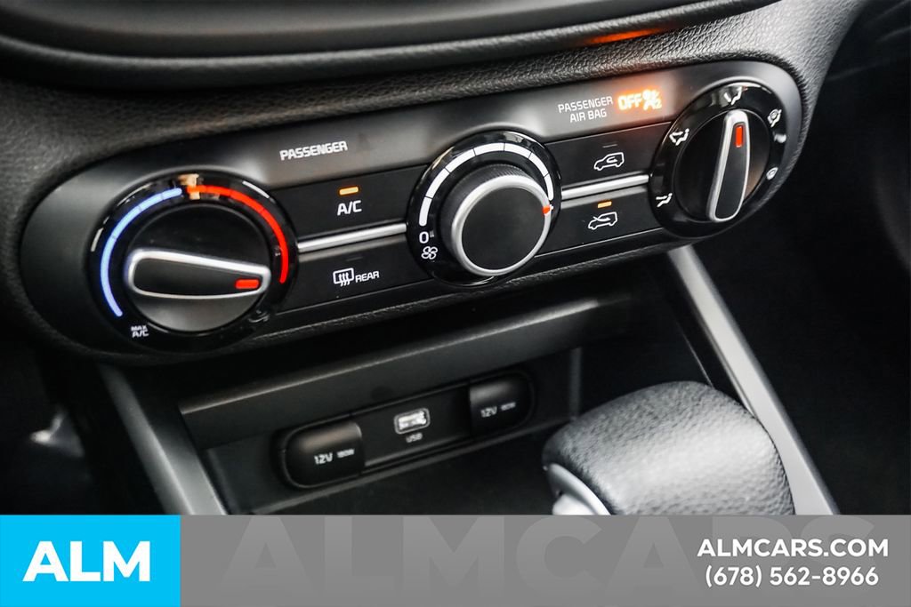 Used 2025 Kia Soul LX w/ LX Technology Package FWD image 35