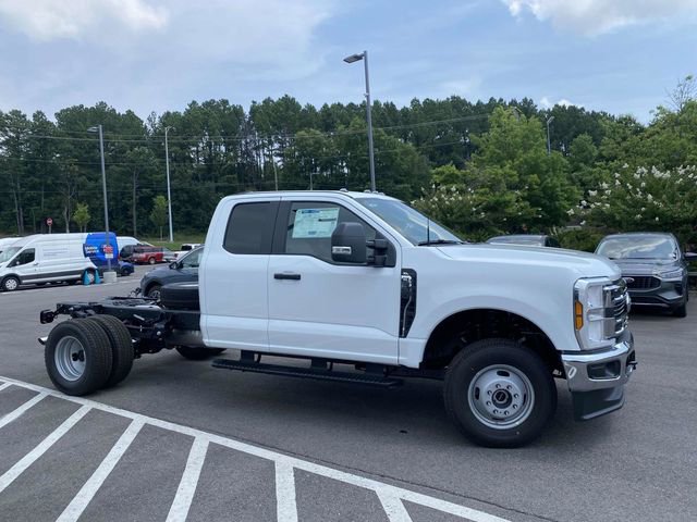 New 2025 Ford F350 XL w/ XL Chrome Package image 2