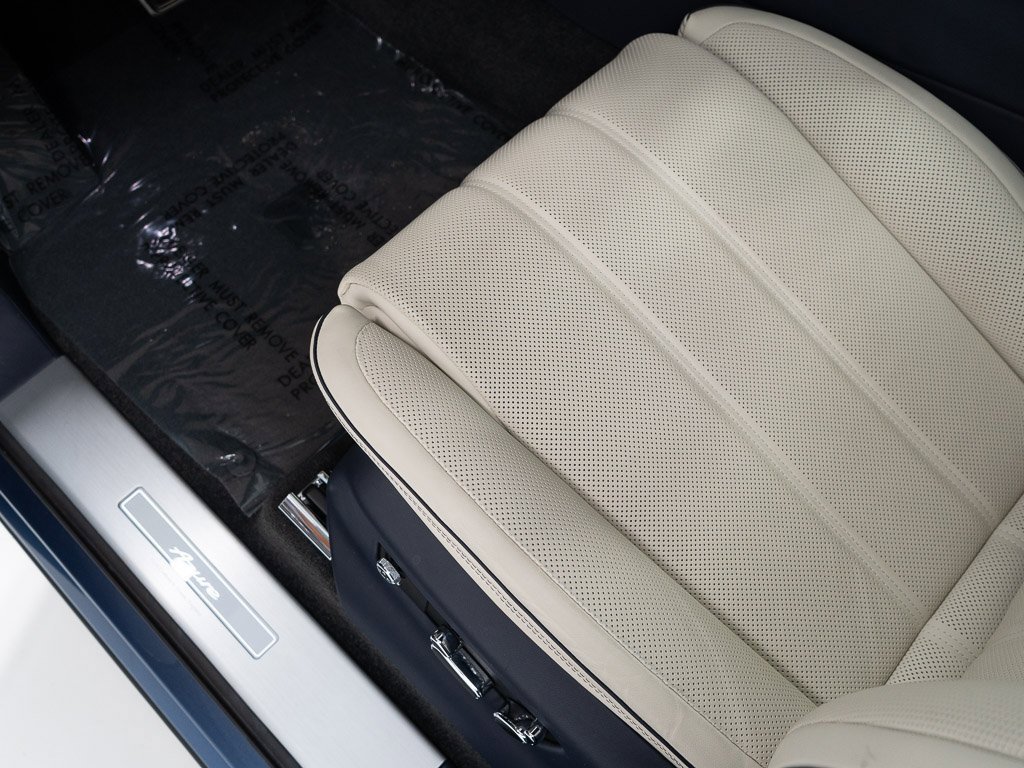 Used 2025 Bentley Bentayga image 12