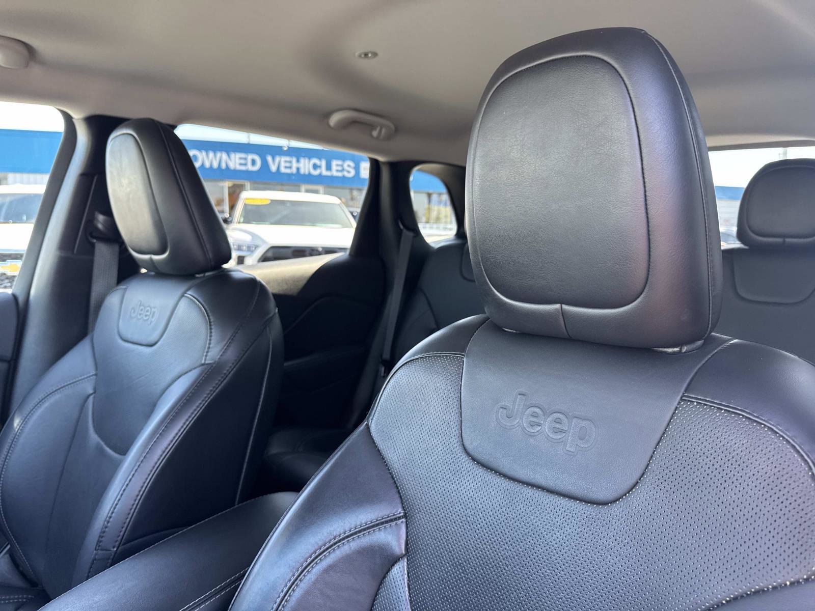 Used 2019 Jeep Cherokee Limited w/ Luxury Group image 23