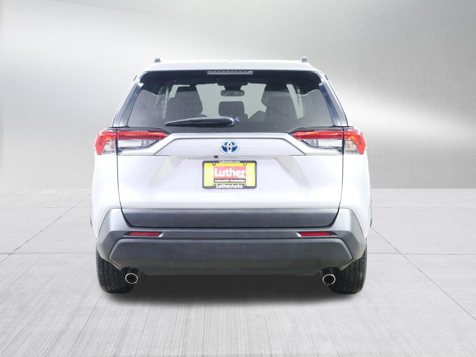 Used 2021 Toyota RAV4 LE AWD/4WD image 6