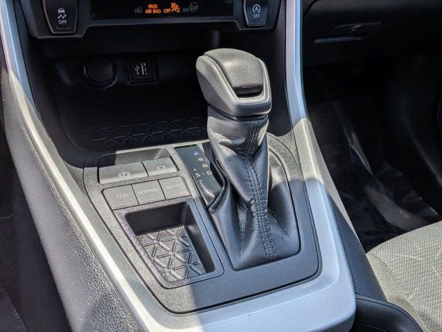 Used 2024 Toyota RAV4 XLE FWD image 20