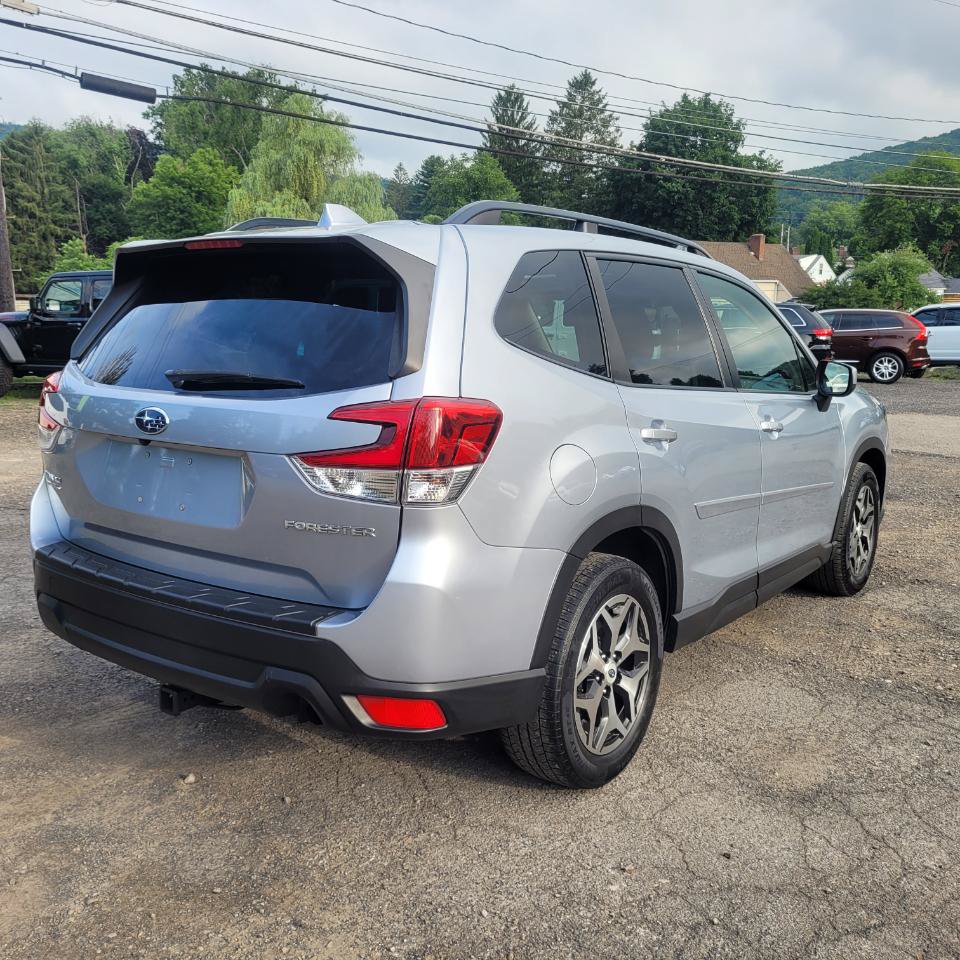Used 2021 Subaru Forester Premium AWD/4WD image 8