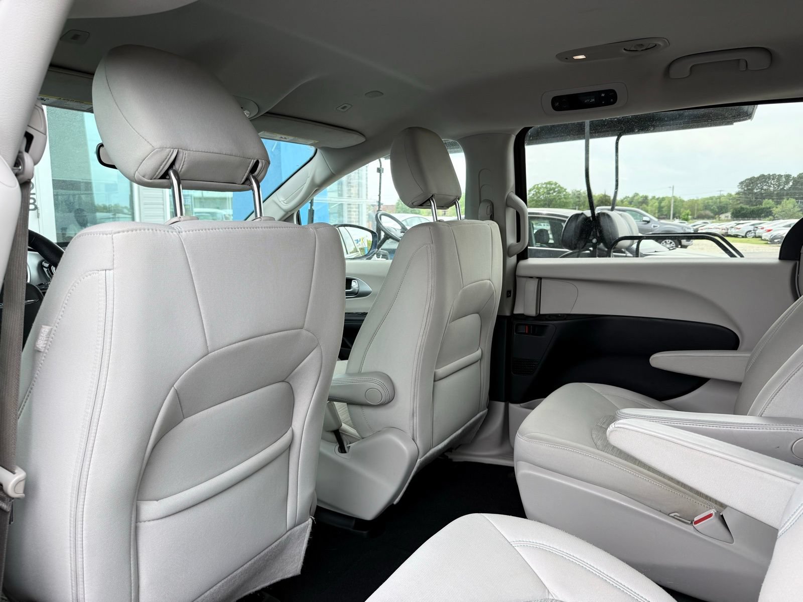 Used 2018 Chrysler Pacifica Touring Plus FWD image 22