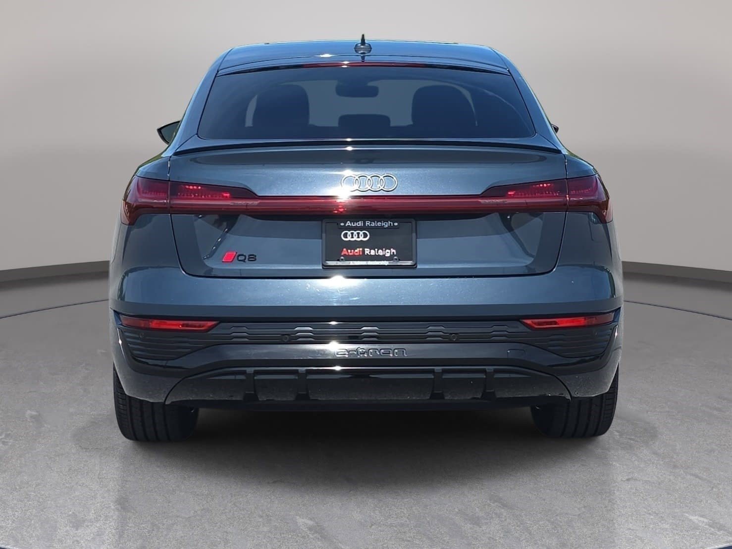 Used 2024 Audi Q8 e-tron Prestige w/ Prestige Package image 8