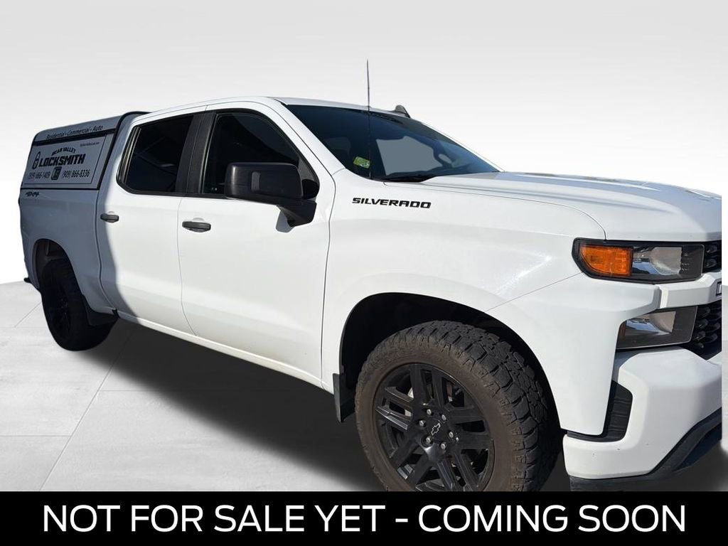 Used 2022 Chevrolet Silverado 1500 Custom w/ LPO, Blackout Package AWD/4WD image 1