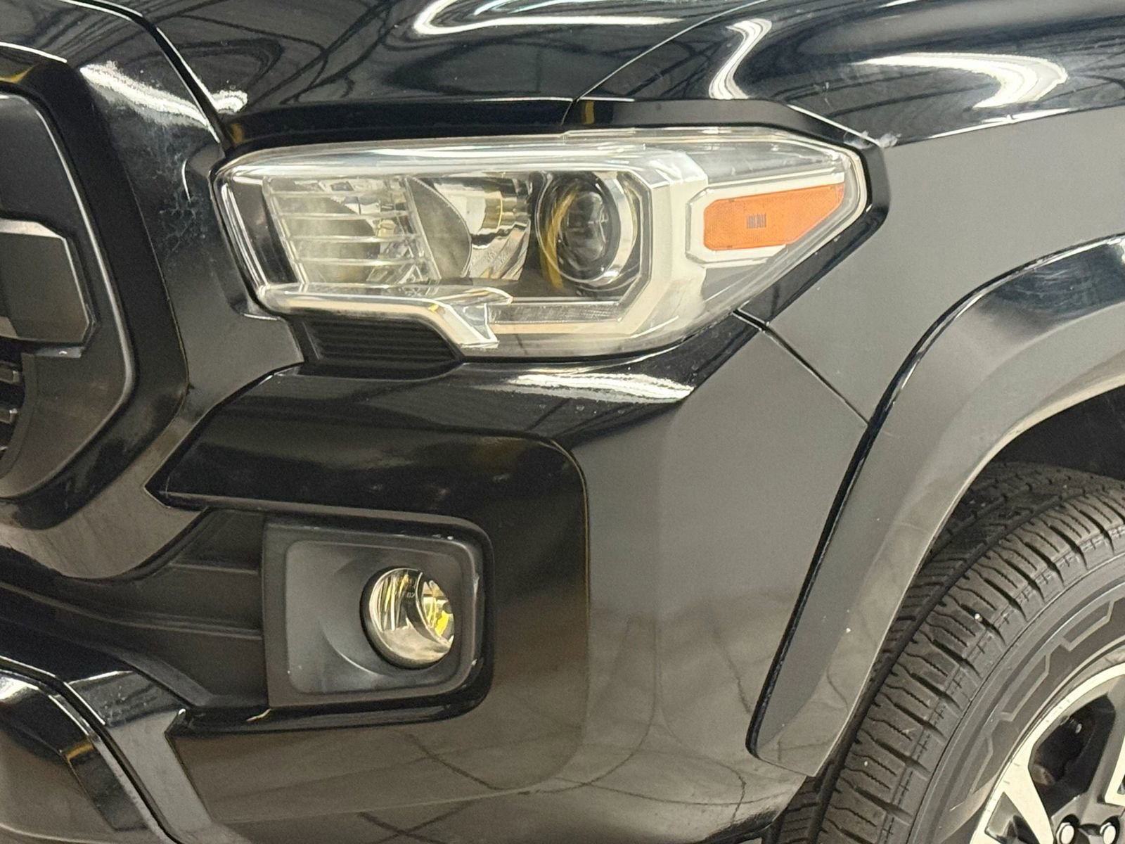 Used 2017 Toyota Tacoma TRD Sport image 4