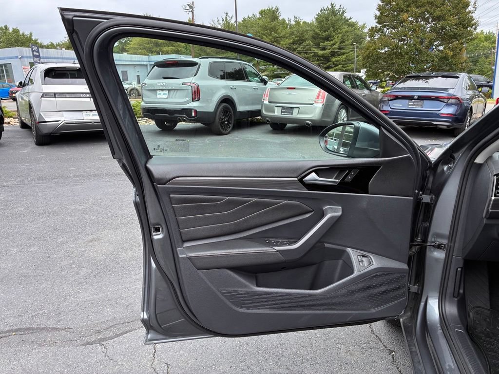 Used 2024 Volkswagen Jetta SEL FWD image 45