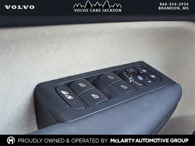 Used 2024 Volvo XC40 B5 Ultimate image 16