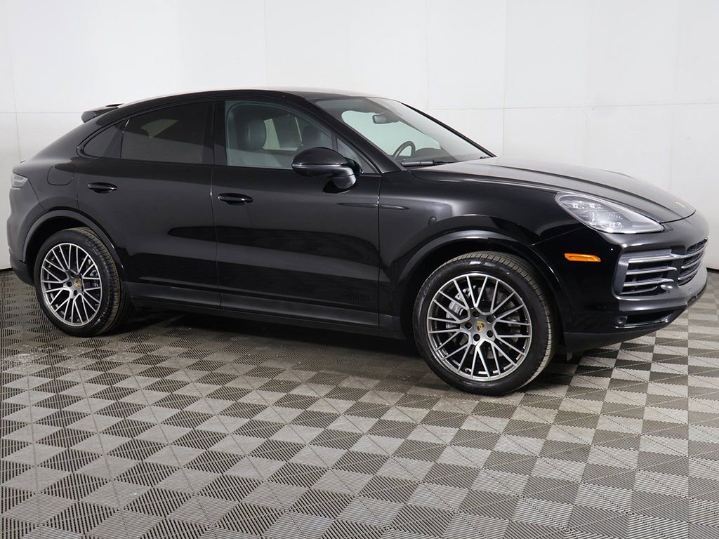 Used 2023 Porsche Cayenne Platinum Edition w/ Premium Package Plus image 17