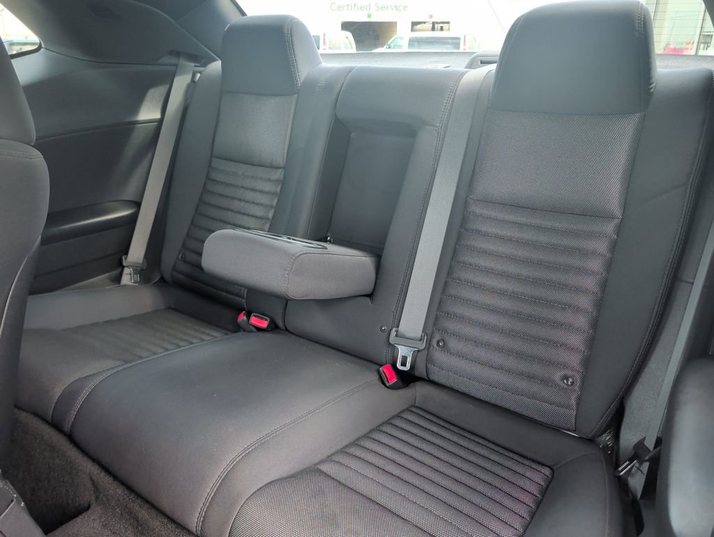 Used 2014 Dodge Challenger SXT image 17