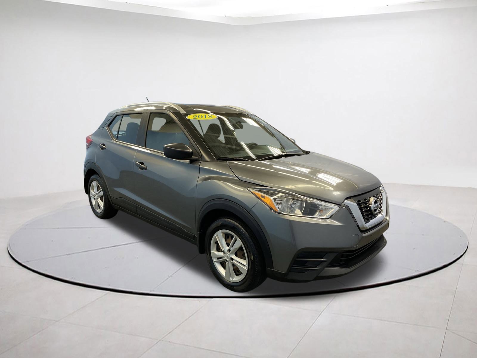 Used 2018 Nissan Kicks S image 1