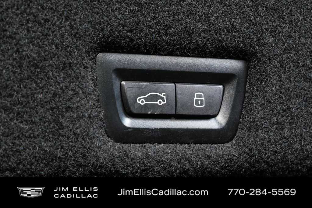 Used 2023 BMW 760i xDrive image 30