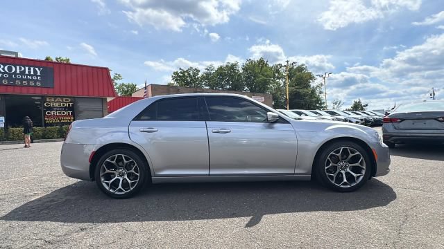 Used 2018 Chrysler 300 S w/ 300S Premium Group RWD image 4