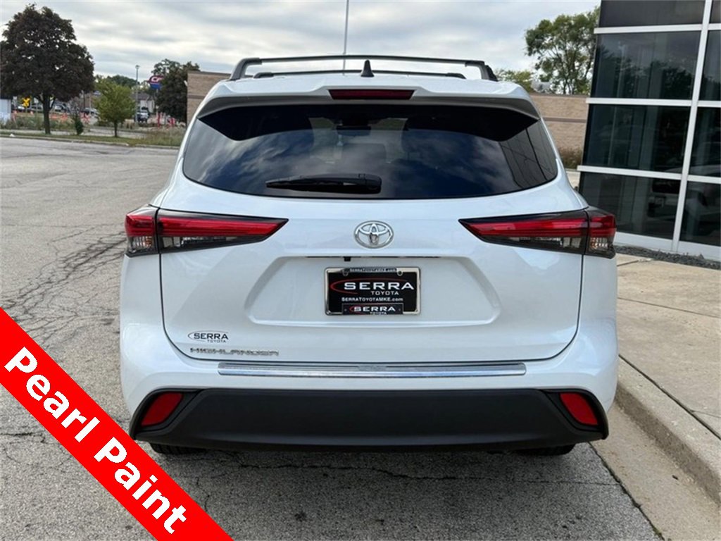 Used 2023 Toyota Highlander L image 4