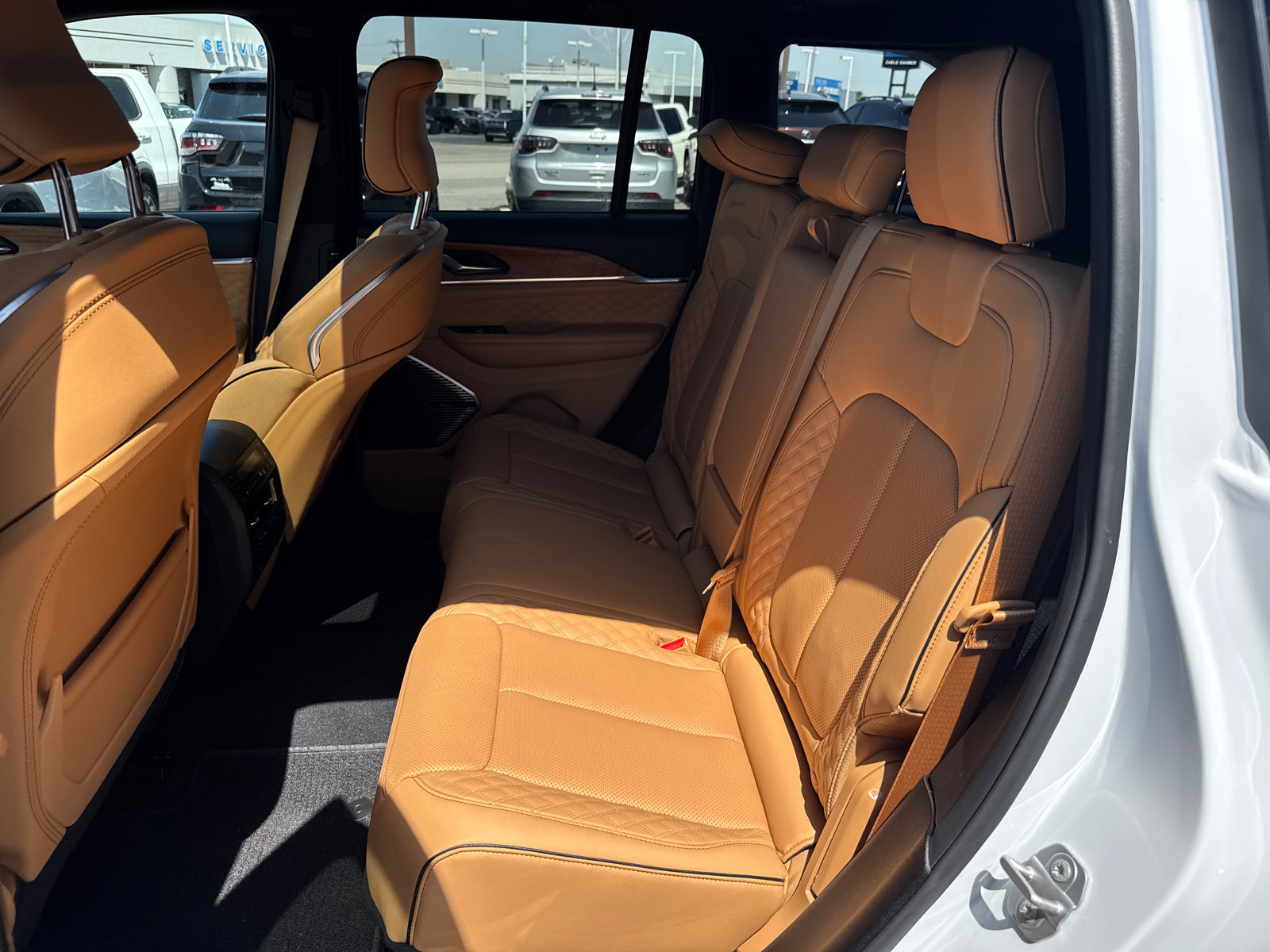 Used 2024 Jeep Grand Cherokee Summit AWD/4WD image 6