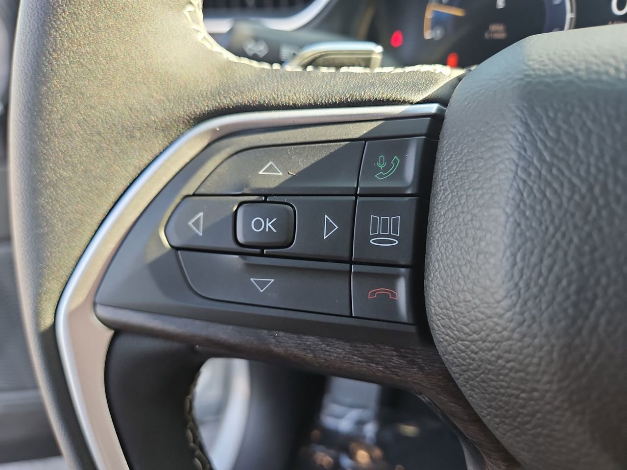 New 2025 Jeep Grand Cherokee Limited w/ Luxury Tech Group II image 31