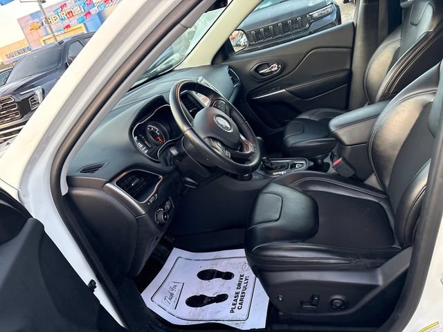 Used 2019 Jeep Cherokee Latitude Plus AWD/4WD image 8