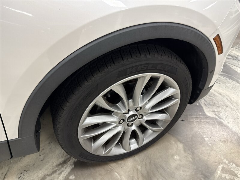 Used 2018 Lincoln MKC Reserve FWD image 9