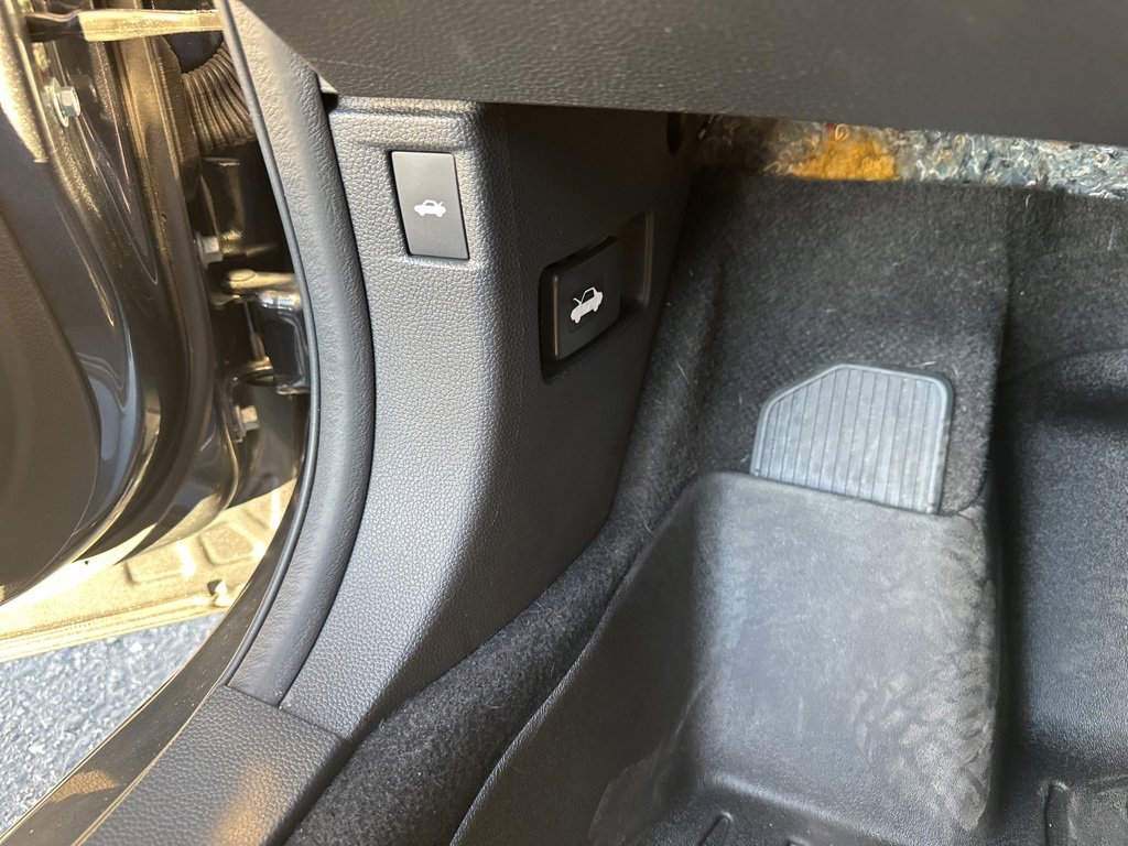 Used 2023 Honda Accord Touring image 11