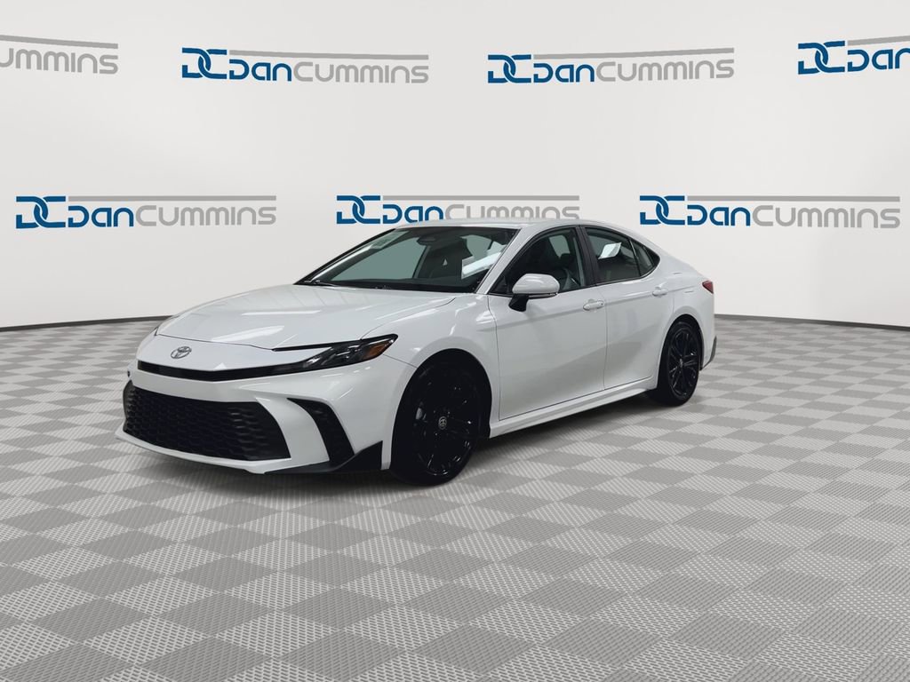 Used 2025 Toyota Camry SE image 4