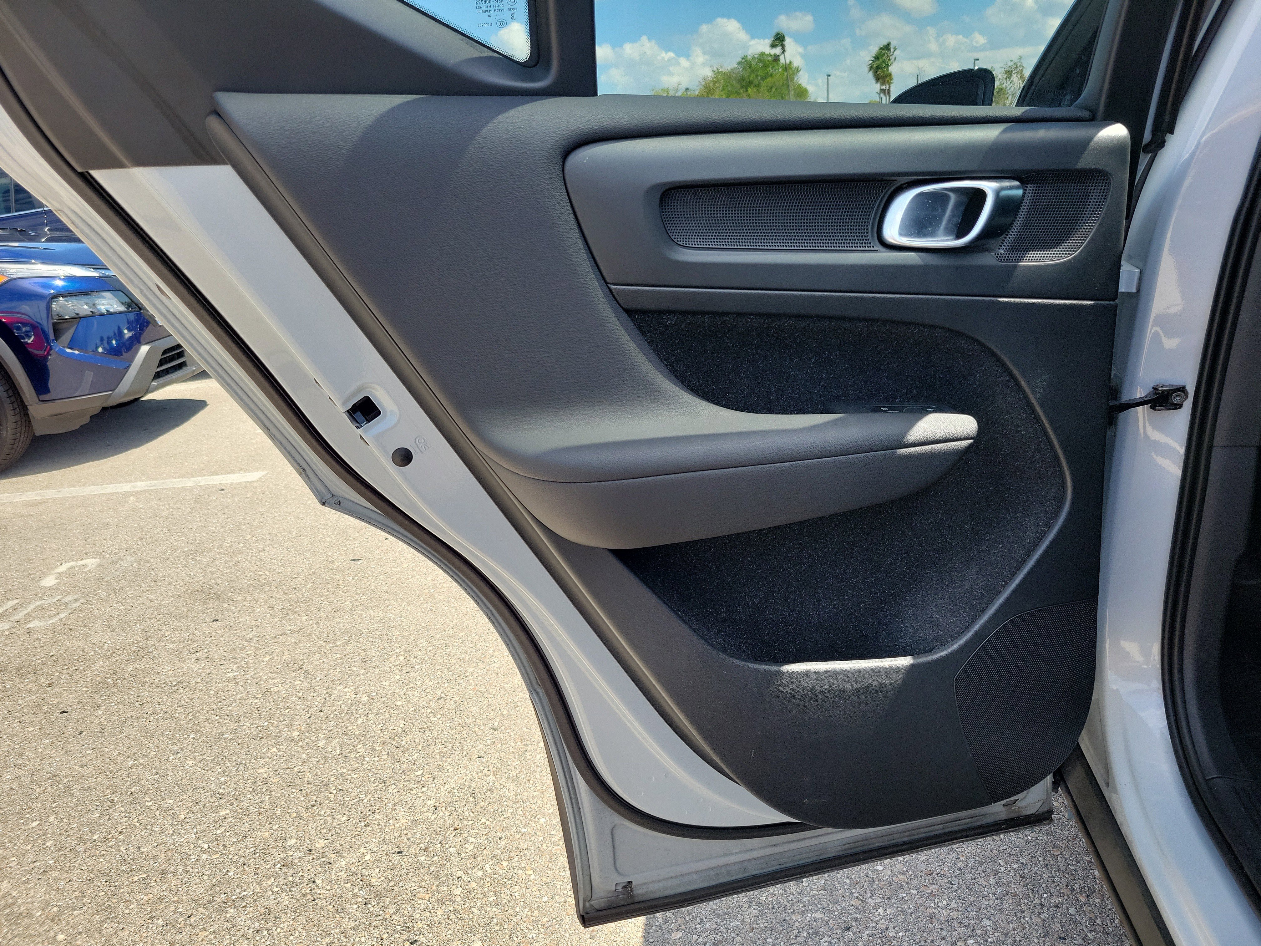 Used 2020 Volvo XC40 T4 R-Design w/ Protection Package Premier image 14