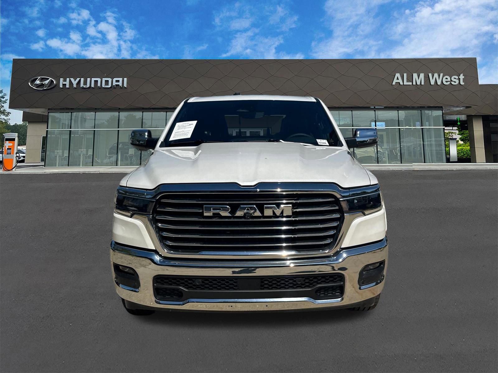 Used 2026 RAM 1500 Laramie AWD/4WD image 2