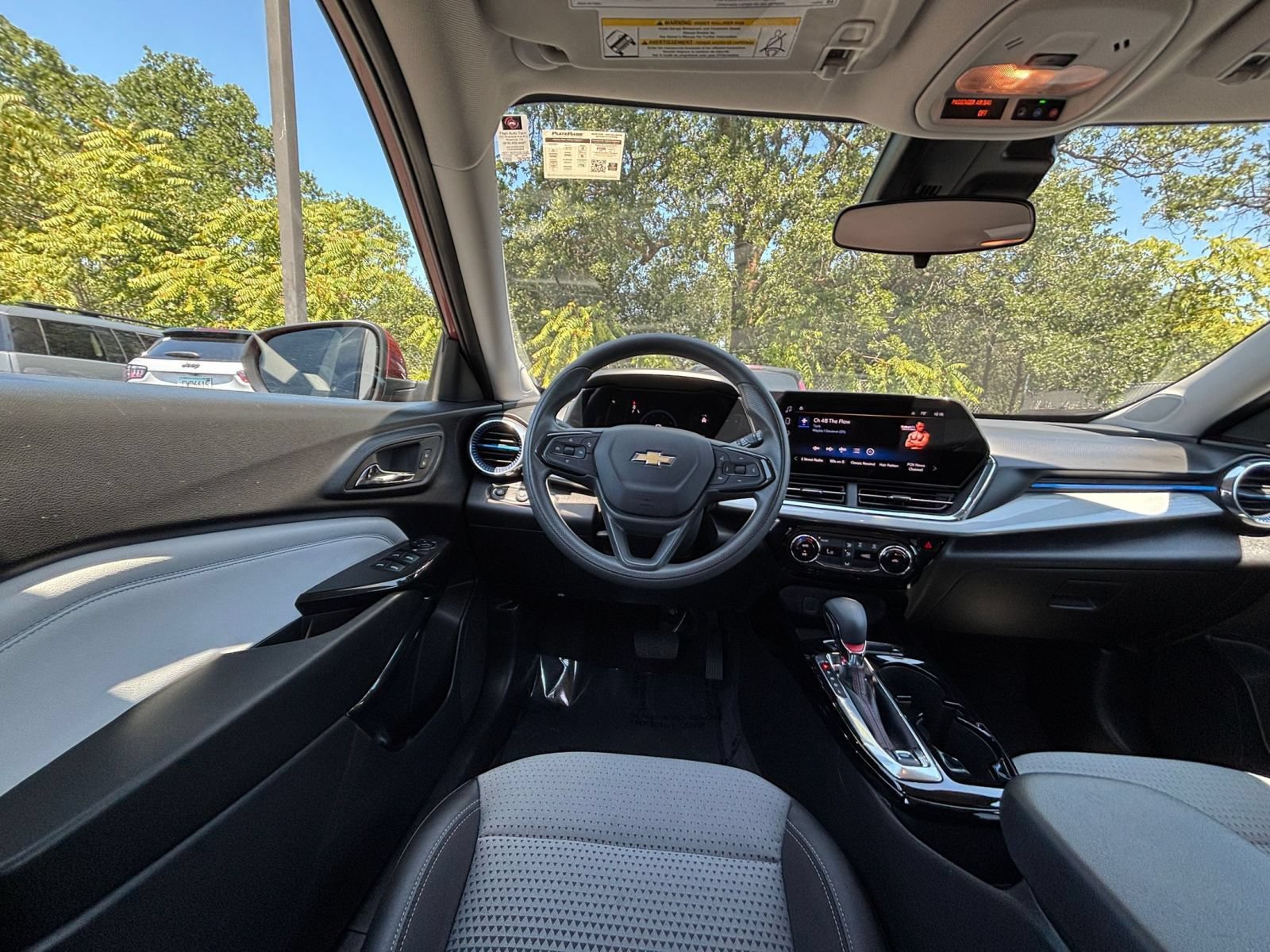 Used 2025 Chevrolet Trax LT FWD image 33