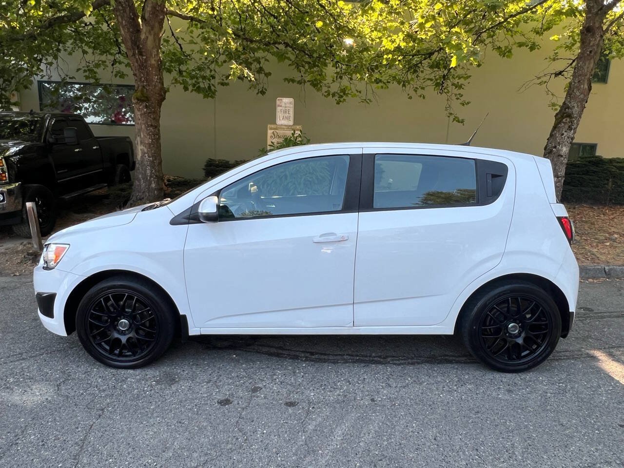 Used 2013 Chevrolet Sonic LS FWD image 2