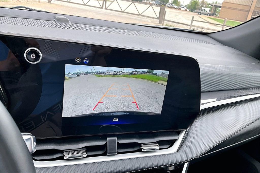 Used 2025 Chevrolet Equinox LT FWD image 19