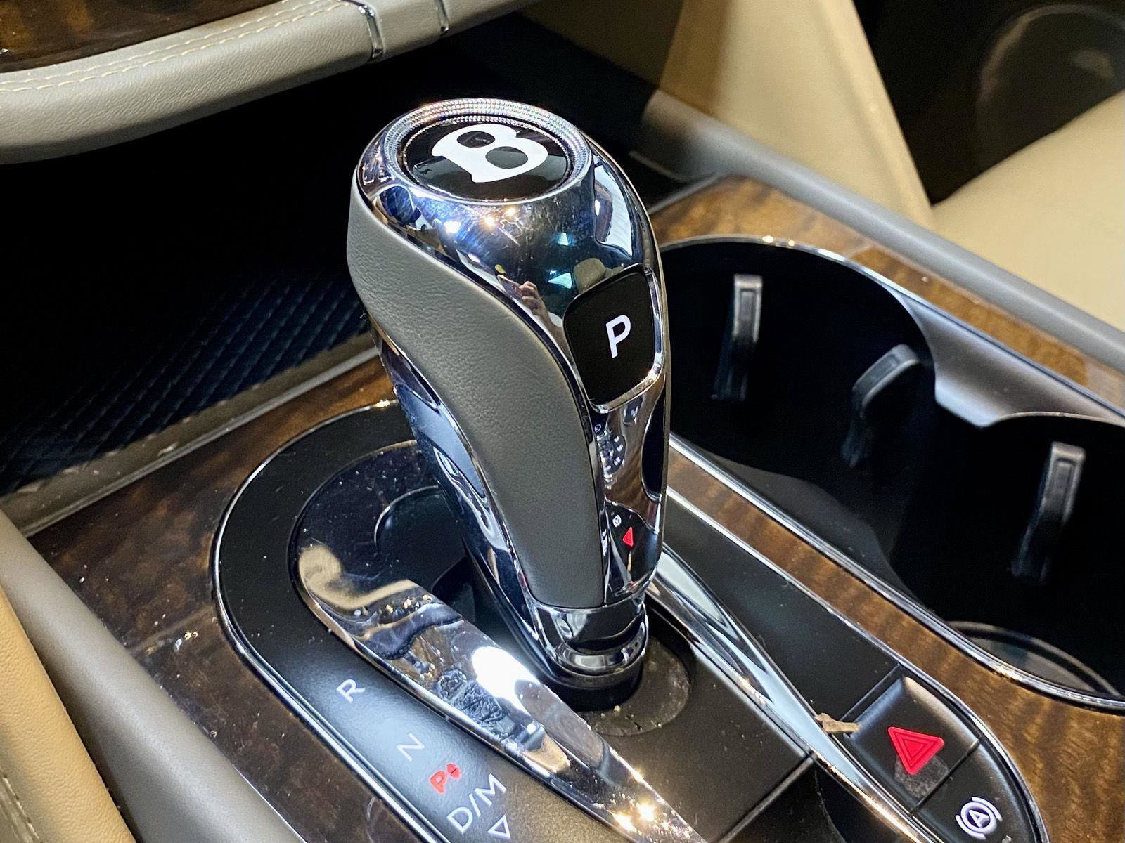 Used 2018 Bentley Bentayga AWD/4WD image 42