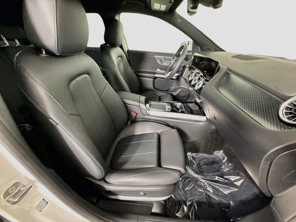Used 2025 Mercedes-Benz GLA 250 image 26