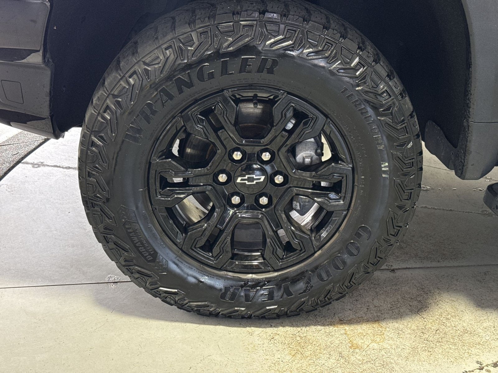 Used 2023 Chevrolet Silverado 1500 ZR2 w/ Technology Package AWD/4WD image 14