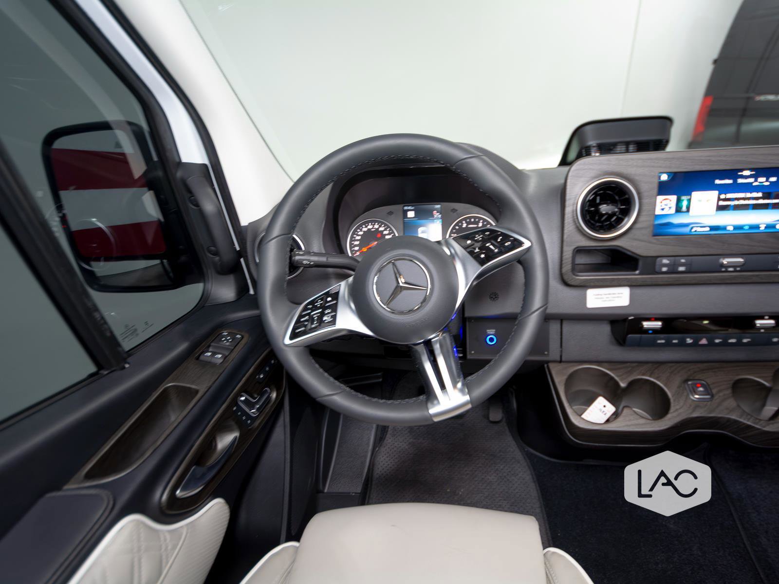 Used 2025 Mercedes-Benz Sprinter 3500 image 25