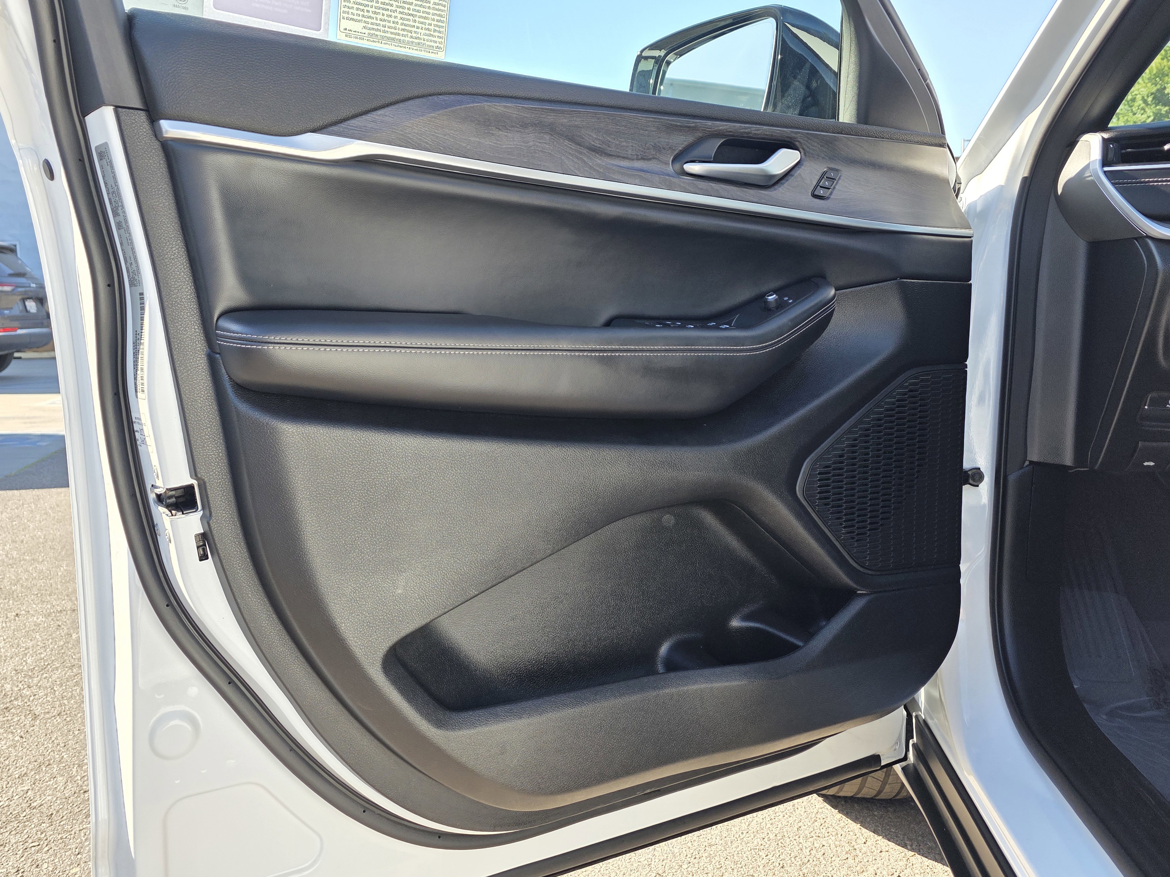 Certified 2024 Jeep Grand Cherokee L Limited w/ Luxury Tech Group II image 16