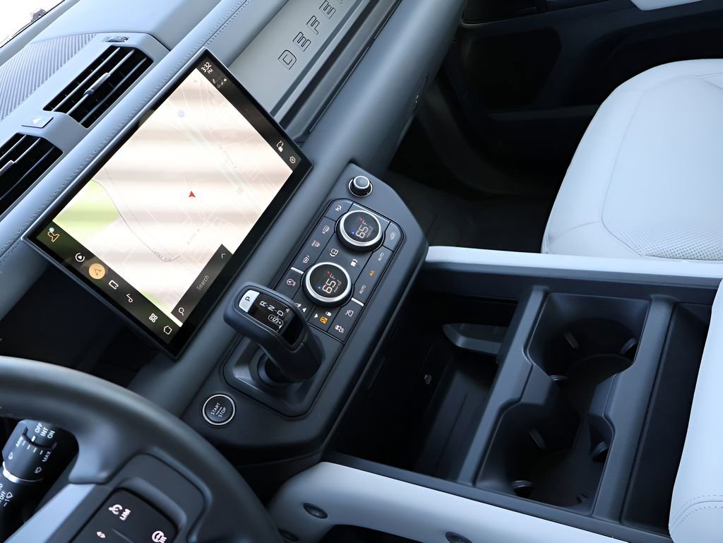 Certified 2025 Land Rover Defender 110 X-Dynamic SE image 19