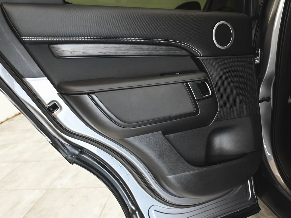 Used 2022 Land Rover Discovery S R-Dynamic AWD/4WD image 12
