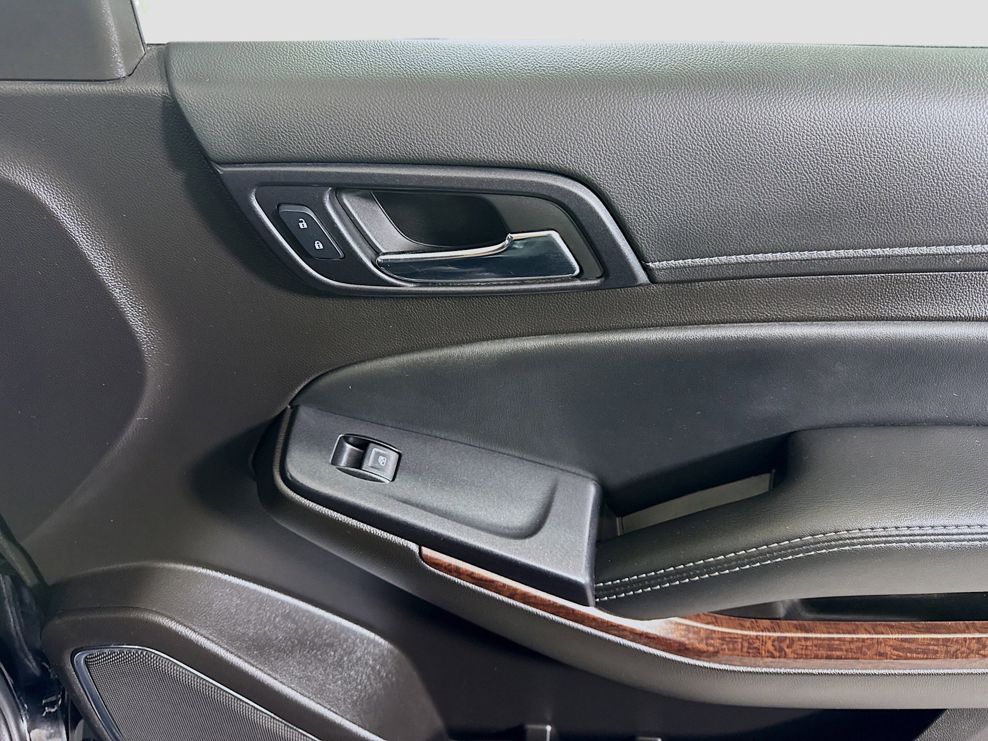 Used 2017 GMC Yukon SLT image 31