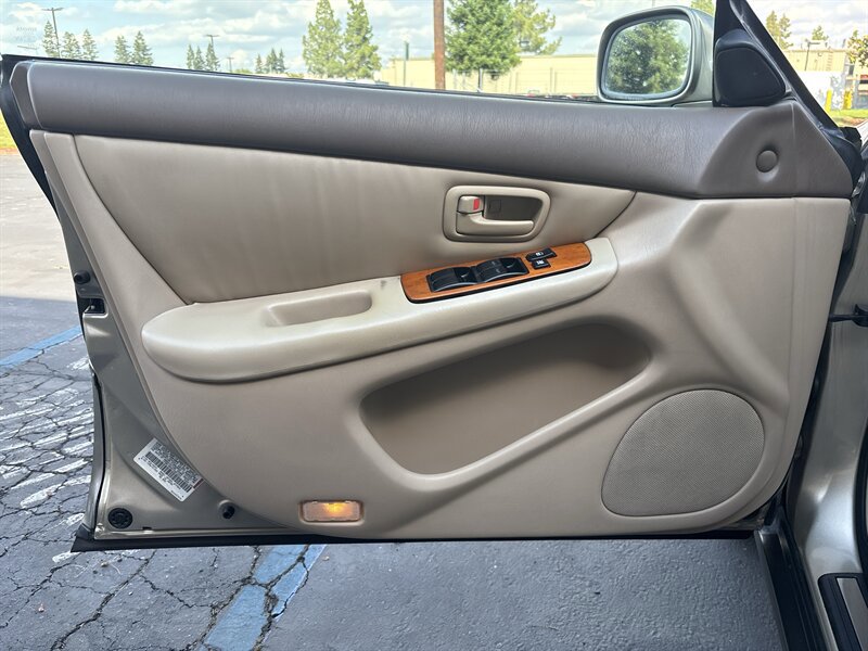 Used 2000 Lexus ES 330 FWD image 25