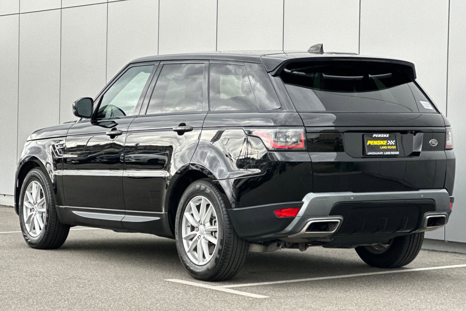 Used 2018 Land Rover Range Rover Sport SE image 3