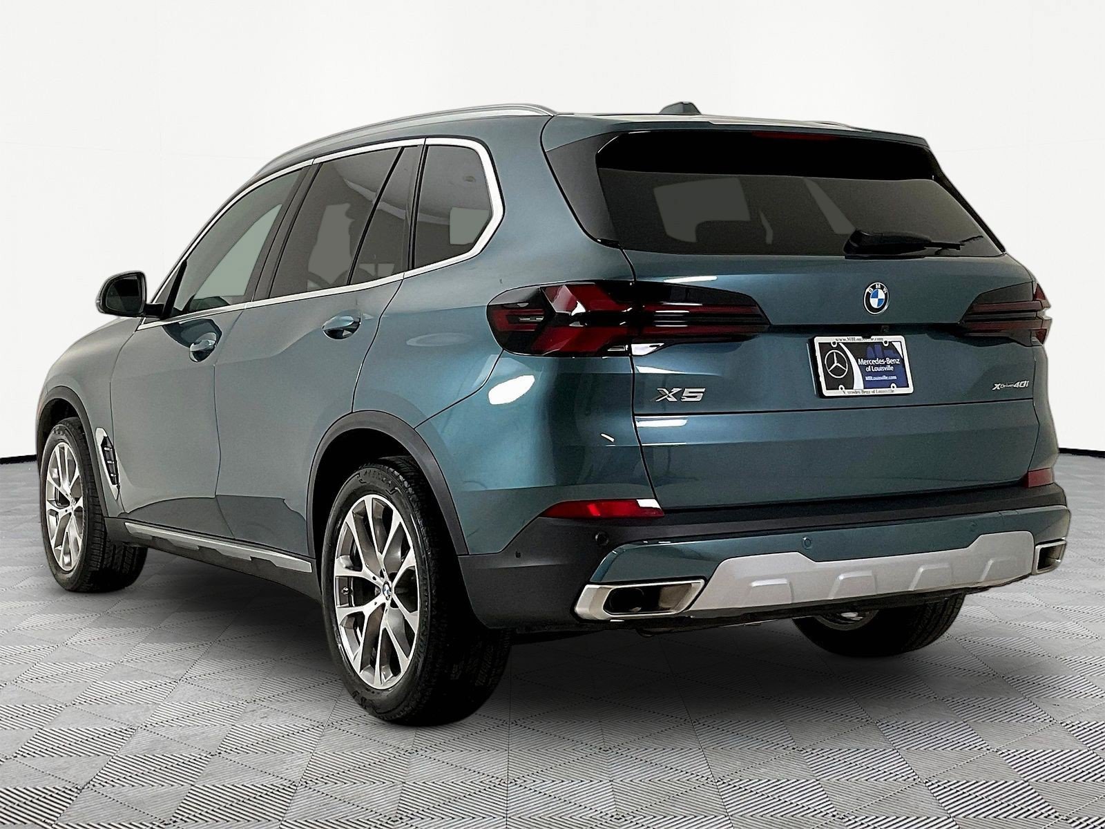 Used 2025 BMW X5 xDrive40i w/ Premium Package AWD/4WD image 4
