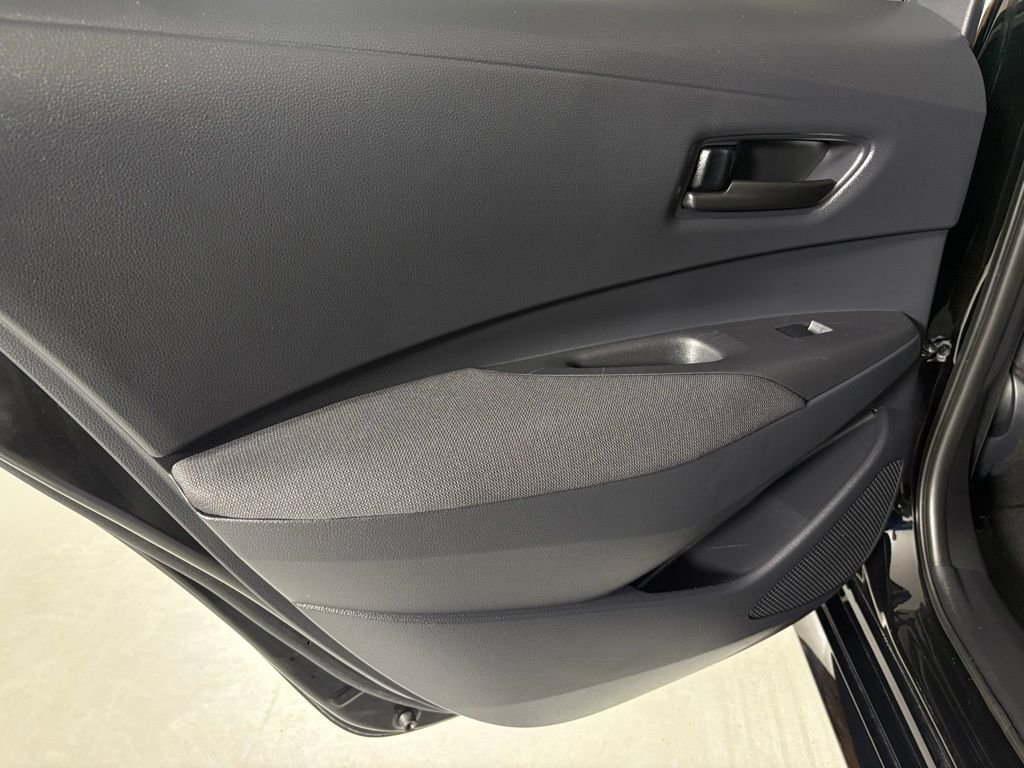 Used 2025 Toyota Corolla LE FWD image 30