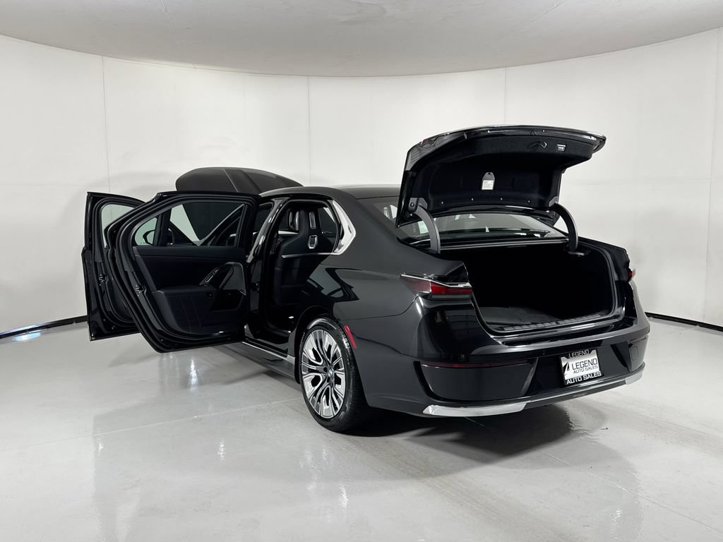 Used 2023 BMW i7 xDrive60 AWD/4WD image 26