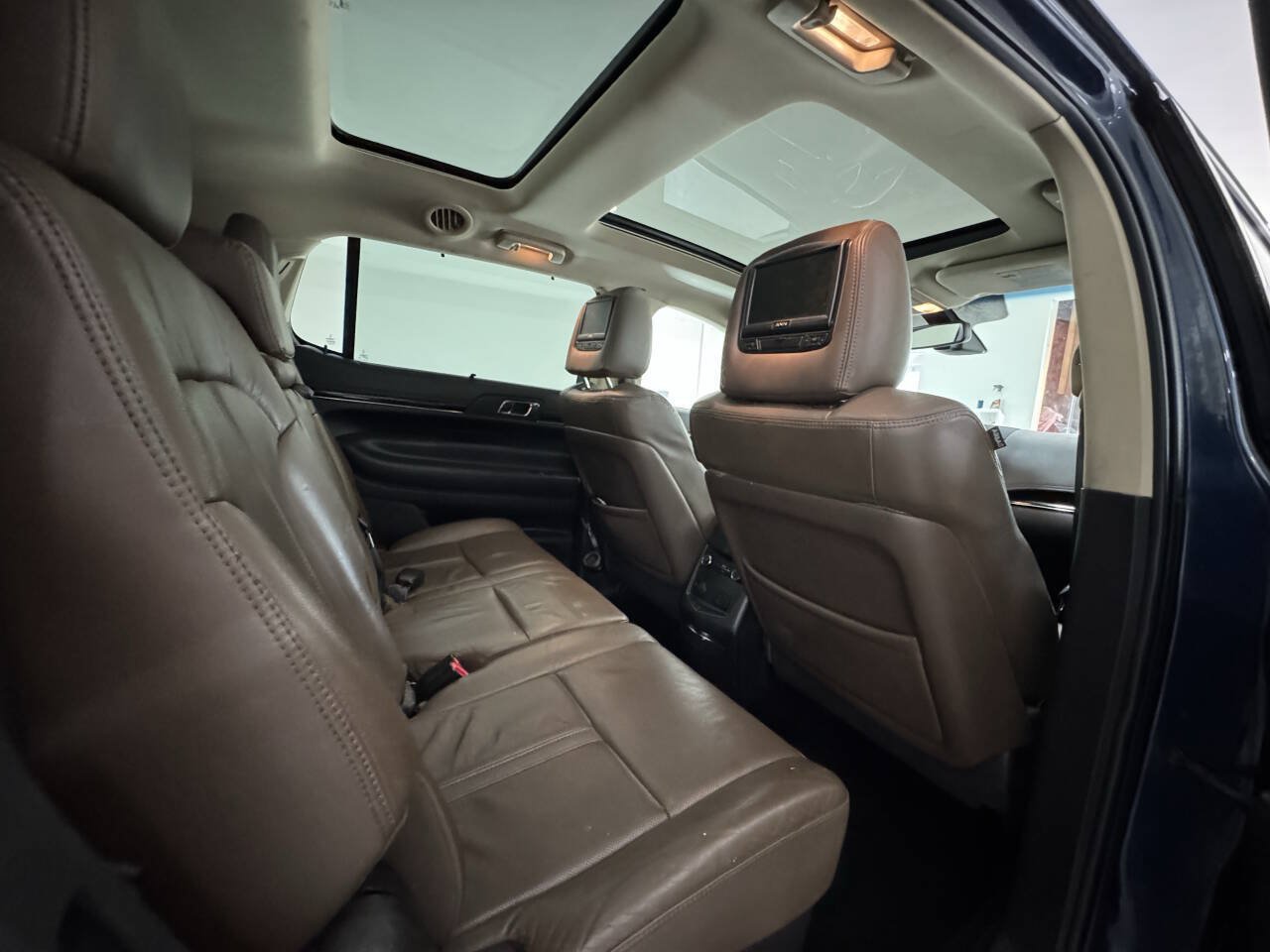 Used 2017 Lincoln MKT FWD image 25