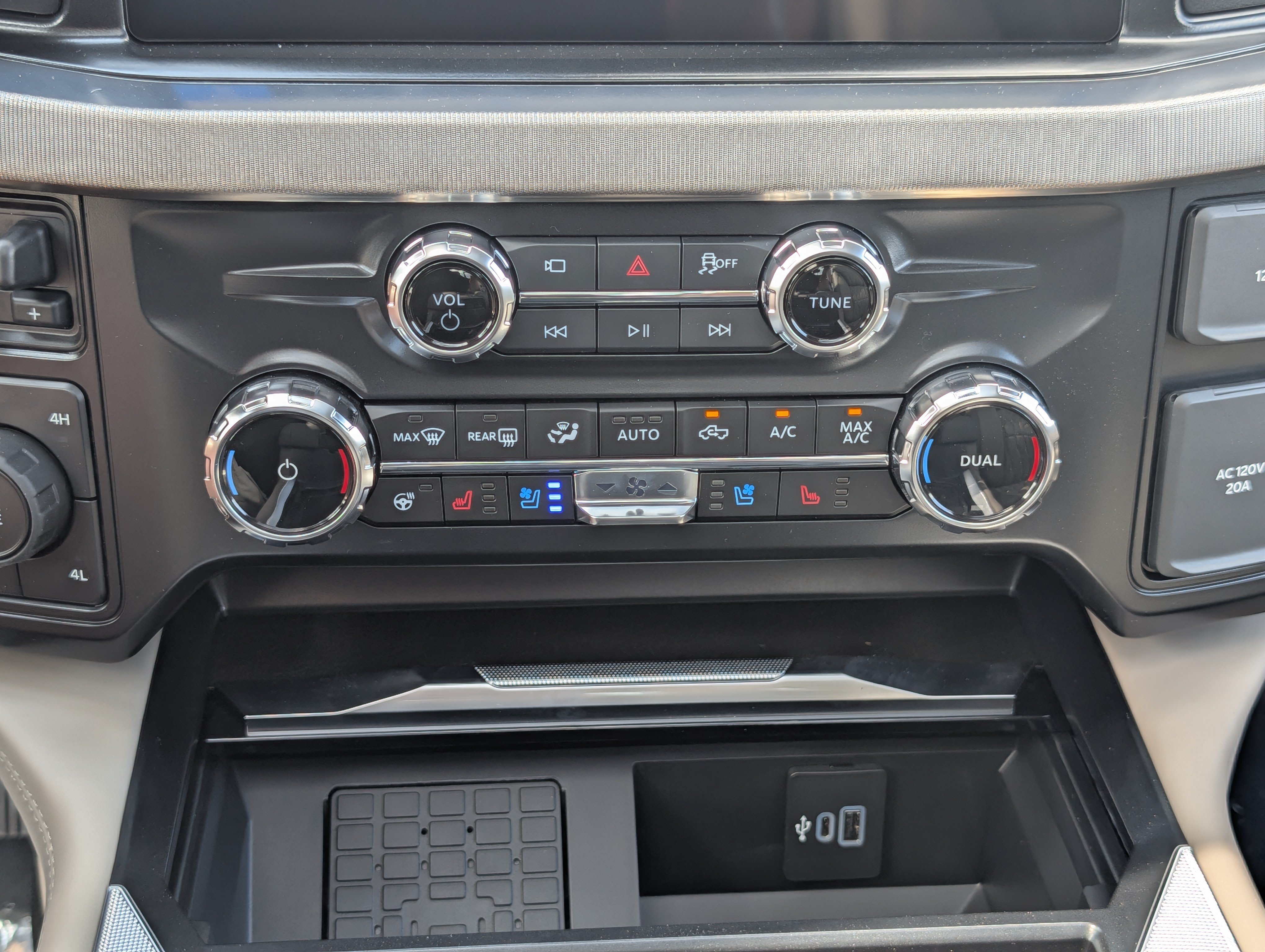 New 2026 Ford F250 Platinum w/ Platinum Plus Package AWD/4WD image 23