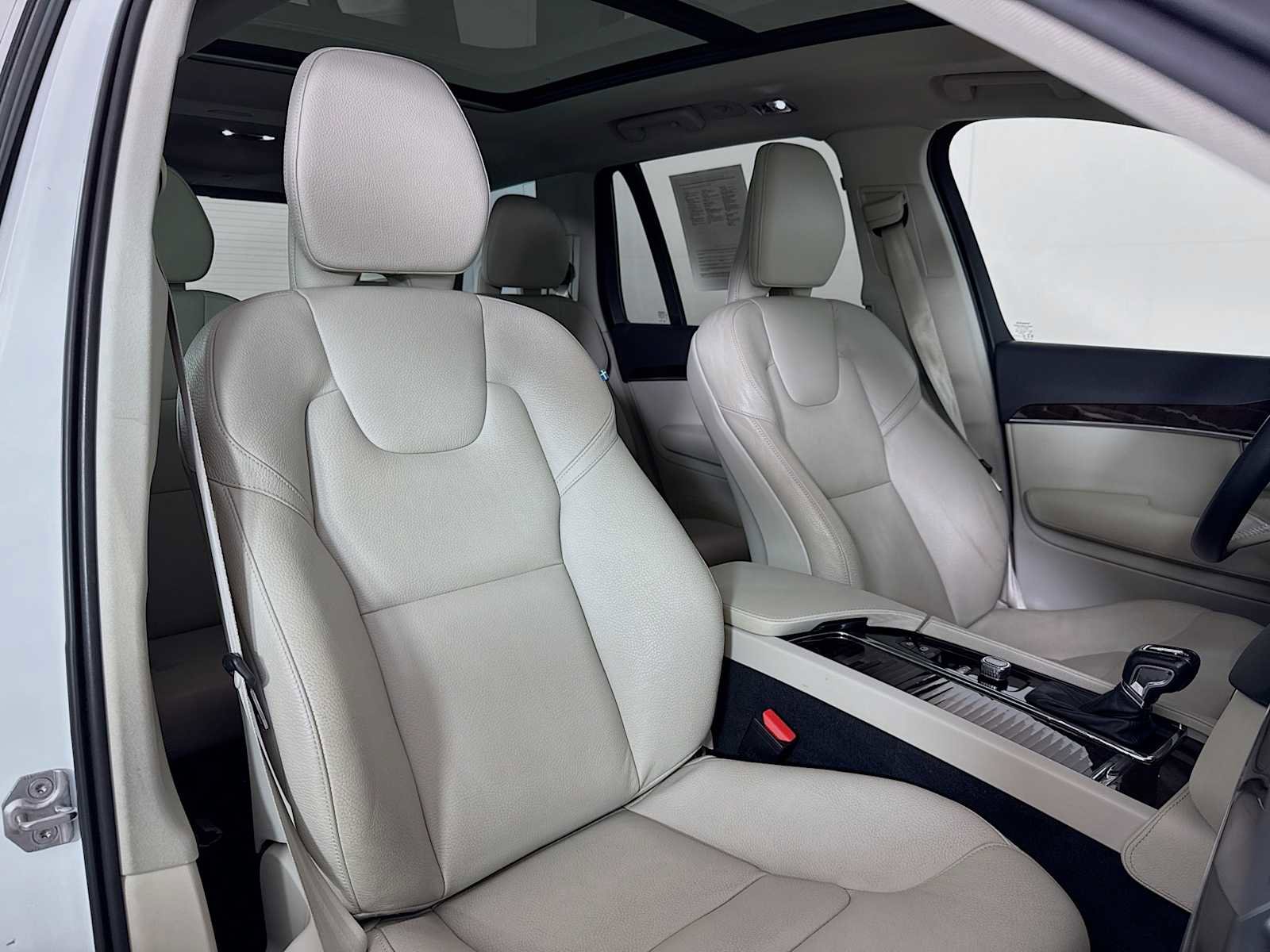 Used 2019 Volvo XC90 T5 Momentum w/ Multimedia Package AWD/4WD image 28