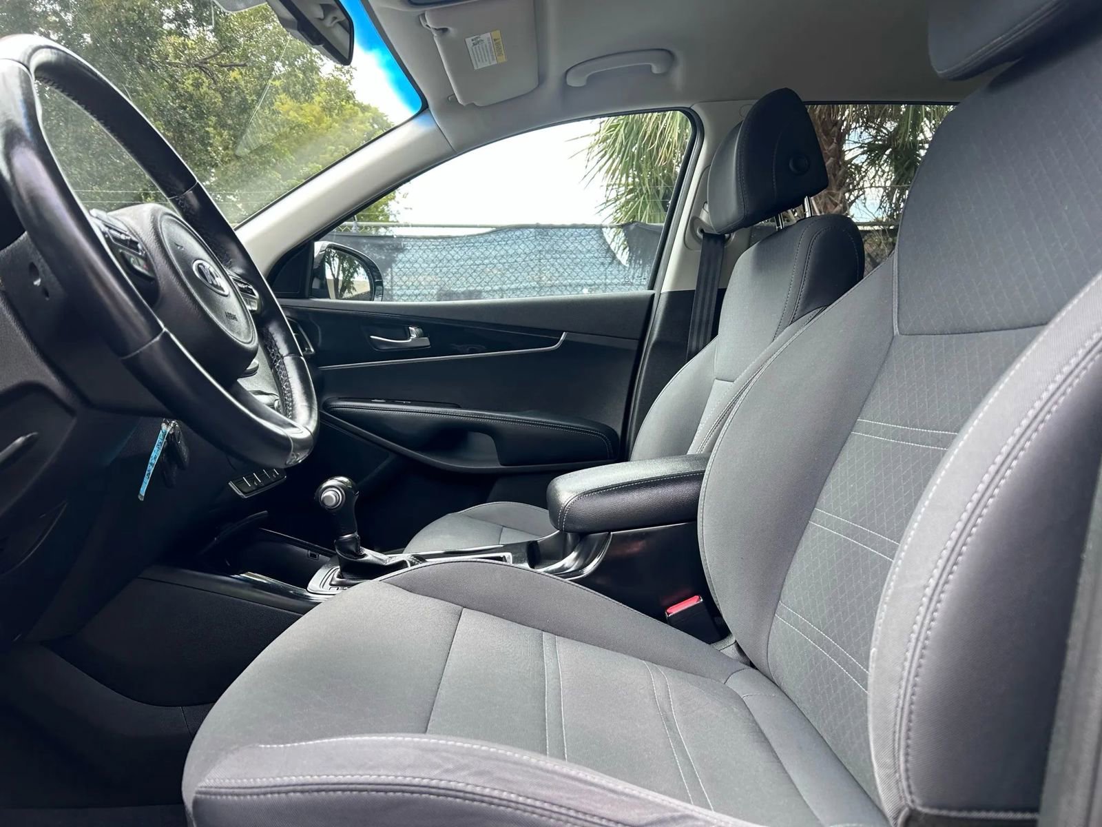 Used 2017 Kia Sorento LX w/ LX Convenience Package image 13