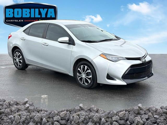 Used 2018 Toyota Corolla LE FWD image 2