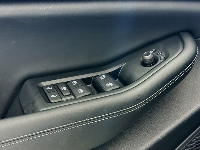 New 2025 Jeep Grand Cherokee L Laredo image 17